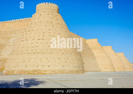 Pareti di arca fortezza di Bukhara, Uzbekistan Foto Stock