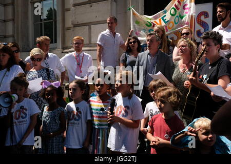 Londra, Regno Unito. Il 6 luglio, 2017. Steve Coogan si unisce a salvare la nostra campagna nelle scuole al di fuori di Downing street Credit: Londonphotos/Alamy Live News Foto Stock