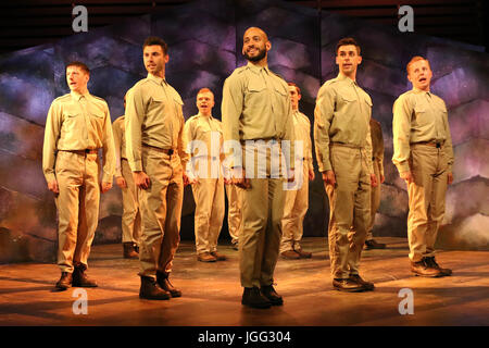 Londra, Regno Unito. Il 6 luglio, 2017. Yank! - Photocall, Charing Cross Theatre, Londra, Regno Unito. 06 Luglio, 2017. Foto di Richard Goldschmidt, una struggente musicale originale e la storia di amore basato sulla vera storia nascosta di gay dai soldati durante la Seconda Guerra Mondiale. Credito: ricca di oro/Alamy Live News Foto Stock