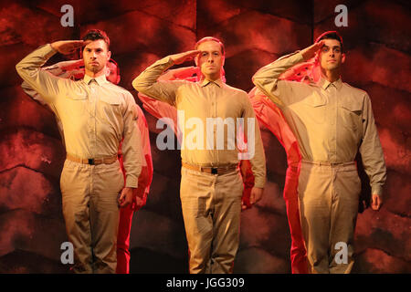 Londra, Regno Unito. Il 6 luglio, 2017. Yank! - Photocall, Charing Cross Theatre, Londra, Regno Unito. 06 Luglio, 2017. Foto di Richard Goldschmidt, una struggente musicale originale e la storia di amore basato sulla vera storia nascosta di gay dai soldati durante la Seconda Guerra Mondiale. Credito: ricca di oro/Alamy Live News Foto Stock