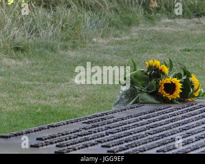 Londra, Regno Unito. 7 Luglio, 2017. Le persone sono memori 7/7 bombardamento 2005 in Hyde Park, Londra, UK Credit: Nastia M/Alamy Live News Foto Stock