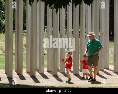 Londra, Regno Unito. Il 7 luglio, 2017. Persone mark dodicesimo anniversario della 7/7 bombardamenti nel 2005 a Londra, UK Credit: Nastia M/Alamy Live News Foto Stock