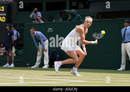 Londra, Regno Unito. Il 7 luglio, 2017. Il torneo di Wimbledon Tennis Championships 2017 tenutosi presso il All England Lawn Tennis e Croquet Club di Londra, Inghilterra, Regno Unito. LADIES' Singles - Terzo round Victoria Azarenka (BLR) v Heather Watson (GBR) sul Centre Court. Nella foto:- Victoria Azarenka. Credito: Duncan Grove/Alamy Live News Foto Stock
