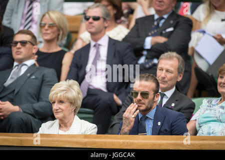 Londra, Regno Unito. Il 7 luglio, 2017. Il torneo di Wimbledon Tennis Championships 2017 tenutosi presso il All England Lawn Tennis e Croquet Club di Londra, Inghilterra, Regno Unito. LADIES' Singles - Terzo round Victoria Azarenka (BLR) v Heather Watson (GBR) sul Centre Court. Credito: Duncan Grove/Alamy Live News Foto Stock