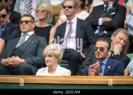 Londra, Regno Unito. Il 7 luglio, 2017. Il torneo di Wimbledon Tennis Championships 2017 tenutosi presso il All England Lawn Tennis e Croquet Club di Londra, Inghilterra, Regno Unito. LADIES' Singles - Terzo round Victoria Azarenka (BLR) v Heather Watson (GBR) sul Centre Court. Credito: Duncan Grove/Alamy Live News Foto Stock