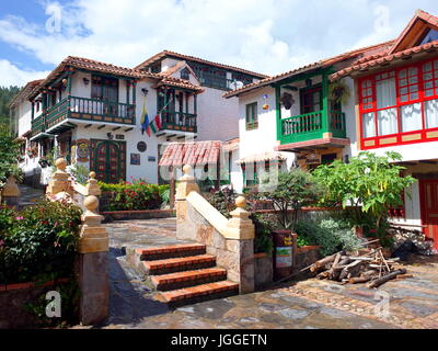 18giugno 2017, DUITAMA, COLOMBIA - Una bella strada di Pueblito Boyacense, ogni strada rappresenta un altro villaggio nel dipartimento colombiano di Foto Stock