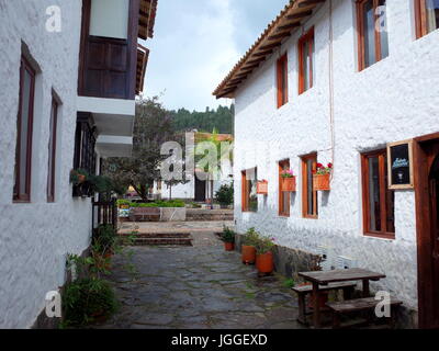 18giugno 2017, DUITAMA, COLOMBIA - Una bella strada di Pueblito Boyacense, ogni strada rappresenta un altro villaggio nel dipartimento colombiano di Foto Stock