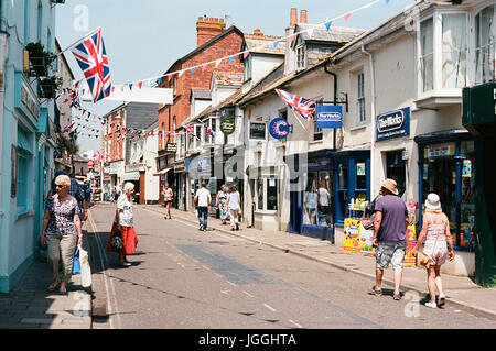 Sidmouth High Street in estate sulla costa sud, East Devon, Regno Unito Foto Stock