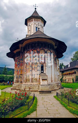 La Moldavia, Romania - 4 luglio 2014. Visita al monastero Voronet, Regione Suceava. Foto Stock