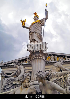 AUSTRIA, VIENNA - 8 maggio 2012. Visitare il Municipio di Vienna, dettaglio. Foto Stock