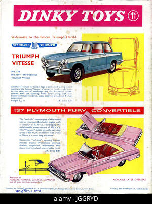 Meccano Magazine - a pieno colore pagina Dinky Toy inserzioni - 1964 - giocattoli realistici in concorrenza con modelli Corgi che erano in aumento in popolarità. Foto Stock