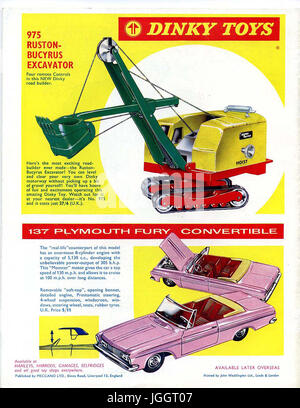 Meccano Magazine - a pieno colore pagina Dinky Toy inserzioni - 1963 - giocattoli realistici in concorrenza con modelli Corgi che erano in aumento in popolarità. Foto Stock