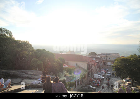 Cityscape, grotta Sao Thome, 2016, centro città, São Tomé Das Letras, Minas Gerais, Brasile. Foto Stock