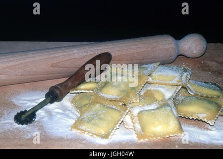 Ravioli con ripieno di ricotta e spinaci Foto Stock