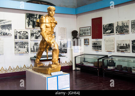 Camera rivoluzionario, Lao National Museum, Samsethai Road, Vientiane, Laos Foto Stock