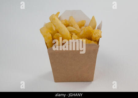 Scatola di cartone con anelli di cipolla fritta croccante su tavola di  legno, primo piano Foto stock - Alamy