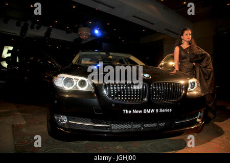 Nuovi modelli di BMW hanno messo in mostra al Radisson Hotel a Dacca in Bangladesh. Foto Stock