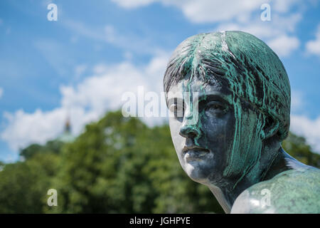 Ritratto di donna scultura - volto di una femmina di statua in bronzo Foto Stock