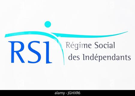 Grenoble, Francia - 24 Giugno 2017: la RSI è la sicurezza sociale fondo di assicurazione per i lavoratori autonomi in Francia Foto Stock