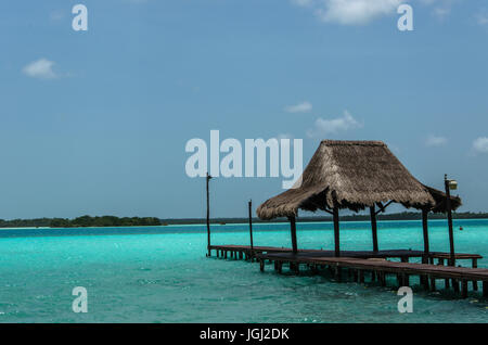 Seesight del lago dei sette colori in bacalar, Quintana Roo MEXICO. Vista de la Laguna de los siete colores. Foto Stock