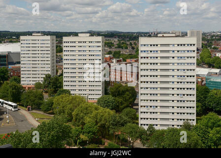 Tre anni sessanta blocchi a torre nel Centro Civico Estate in Birmingham City Centre Regno Unito. Norton Tower, Torre di Galton e Crescent Tower. Foto Stock