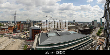 Vista panoramica sullo skyline di Birmingham City Centre dalla Biblioteca di Birmingham edificio UK Foto Stock