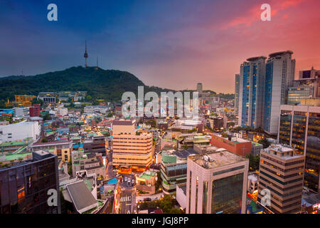 Seoul. Immagine del centro cittadino di Seoul durante il blu crepuscolo ora. Foto Stock