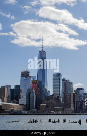 La libertà torre situata nella parte inferiore di Manhattan è il sesto edificio più alto il peccato del mondo (2017). Foto Stock