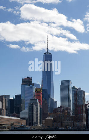 La libertà torre situata nella parte inferiore di Manhattan è il sesto edificio più alto il peccato del mondo (2017). Foto Stock