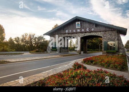 Ingresso a Gramado città (portico) - Gramado, Rio Grande do Sul - Brasile Foto Stock