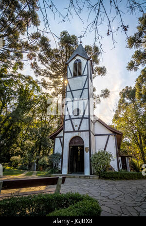 Tedesco stile Fachwerk Chiesa al villaggio di immigrati Park (Parque Aldeia do Imigrante) - Nova Petropolis, Rio Grande do Sul - Brasile Foto Stock