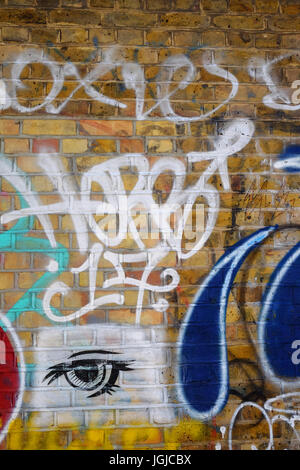 Graffiti off Hanbury Street in Spitalfields nell'East End di Londra Foto Stock