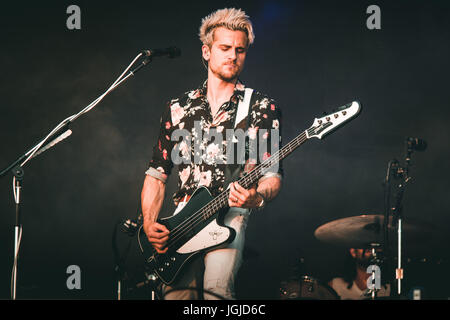 Kings of Leon effettuando in corrispondenza della Barclaycard British Summertime in Hyde Park, Londra - 6 luglio 2017 BANG MEDIA INTERNATIONAL famose foto 28 HOLMES RO Foto Stock