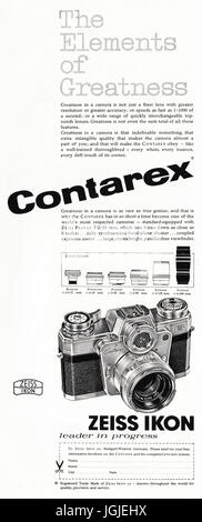 Anni sessanta pubblicità pubblicità film Contarex fotocamera con obiettivo Zeiss Ikon lenti nella rivista datata 5 dicembre 1960 Foto Stock