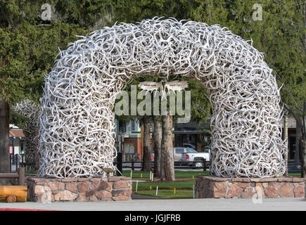 Jackson Hole Wyoming corna di alce firmare con la Elk archi su square Foto Stock