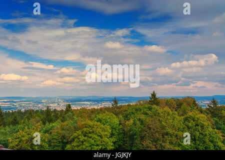 Vista panoramica dal Hermannsdenkmal alla foresta di Teutoburgo nei pressi di Detmold, Renania settentrionale-Vestfalia. Foto Stock