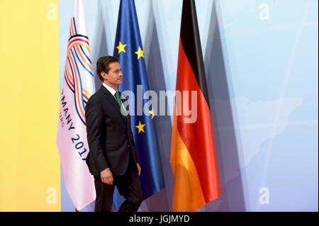 Amburgo, Germania. 07 Luglio, 2017. Il Presidente messicano Enrique Peña Nieto arriva all'inizio del primo giorno del Vertice G20 riuniti il 7 luglio 2017 ad Amburgo, in Germania. Credito: Planetpix/Alamy Live News