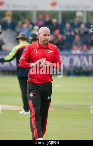 Chester le street, Regno Unito. 7 Luglio, 2017. Chris Rushworth di getti di Durham bowling contro il Lancashire fulmine in la NatWest T20 Blast corrispondono al Riverside, Chester le street. Credito: Colin Edwards/Alamy Live News Foto Stock