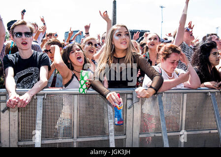 Glasgow, Regno Unito. 08 Luglio, 2017. ventole in alta spiriti a TRNSMT Festival 2017, Glasgow Green, Glasgowl 08/07/2017 Credit: Gary Mather/Alamy Live News Foto Stock