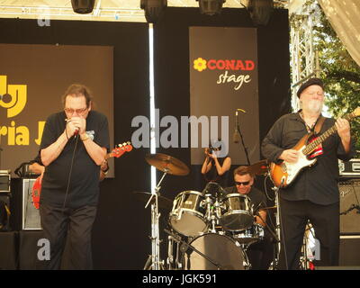 Perugia, Italia. 08 Luglio, 2017. Annuale di Umbria Jazz Festival si svolge in 38°C temperature. così come headline agisce sul palco principale, meno noti gruppi di eseguire nei parchi pubblici. Credito: Richard Patterson/Alamy Live News Foto Stock