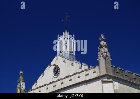 Exeter's White Ensign Club, ex Chiesa della Santissima Trinità. 58 South St, Exeter EX1 1EE. Devon, Regno Unito. Luglio 2017. Foto Stock