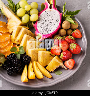 Frutti Esotici su un vassoio Foto Stock