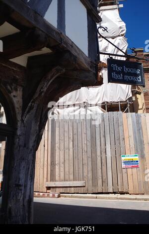 La casa che si è spostata, Tudor Building, 1430. Exeter, Devon, Regno Unito. Luglio 2017. Foto Stock