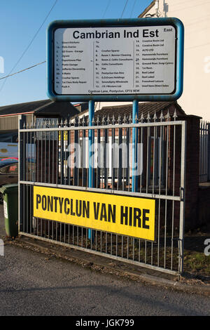 Pontyclun Van noleggio presso il lato est Cambrian Industrial Estate su Giugno 19, 2017 a Pontyclun, Galles. Un furgone che sembra essere stata noleggiata da Pontyclun Van Noleggio arò nel pedoni vicino a Finsbury Park Mosque sul Severn Sisters Road, North London, intorno alle 12.20 di questa mattina. La polizia ha riferito che 10 persone sono rimaste ferite e uno ucciso. Un 48-anno-vecchio uomo è stato arrestato. Il primo ministro Theresa Maggio ha detto di polizia sono a trattarlo come un potenziale attacco terroristico. Foto Stock