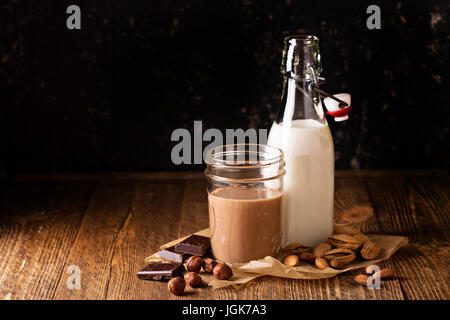 Il dado in casa il latte Foto Stock