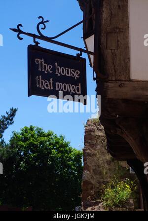 La casa che ha spostato, edificio Tudor. Exeter Devon, Regno Unito. Luglio, 2017. Foto Stock