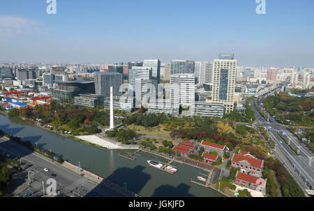 La città di Shanghai, skycrapers e il fiume, Cina Foto Stock