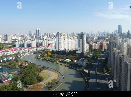 La città di Shanghai, skycrapers e il fiume, Cina Foto Stock