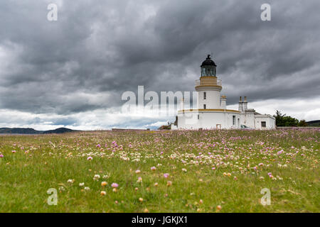 Città di Fortrose, Scozia. Vista pittoresca del Alan Stevenson progettato Chanonry faro, a Chanonry Point. Foto Stock