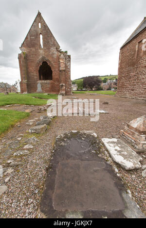 Città di Fortrose, Scozia. Vista pittoresca del XIII secolo Fortrose Cathedral. Foto Stock